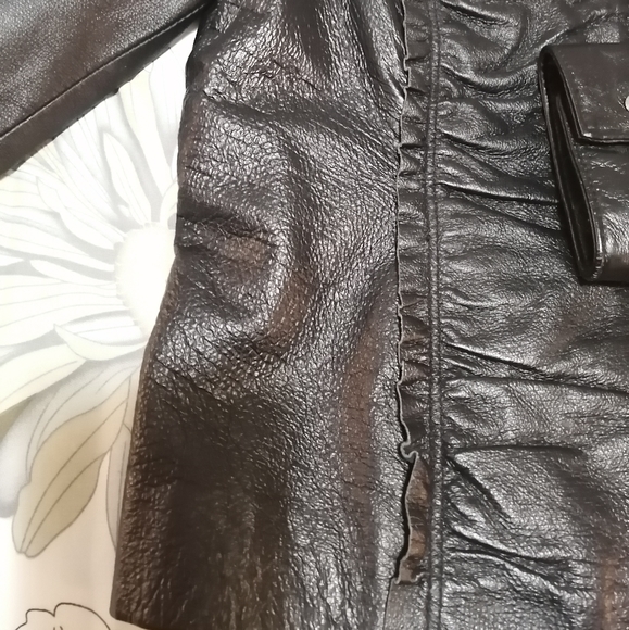 Ladies black leather jacket - Picture 7 of 8